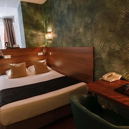 Hotel Du Dauphin 2*