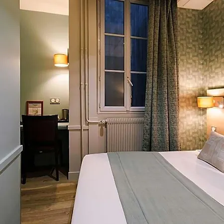 Hotel Du Dauphin 2*