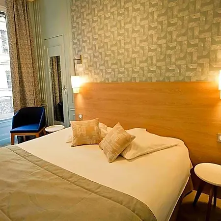 Hotel Du Dauphin 2*