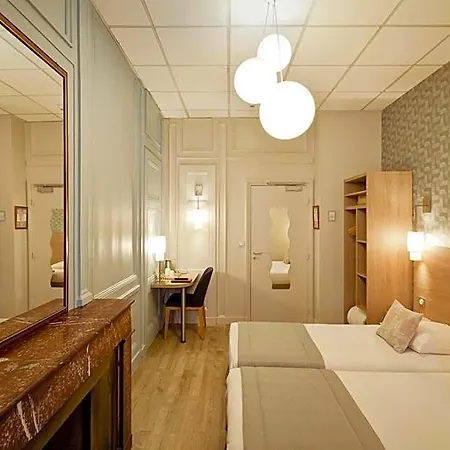 Hotel Du Dauphin 2*