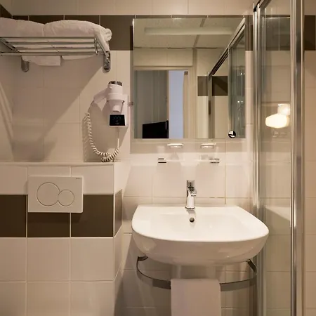 Du Dauphin Hotell
