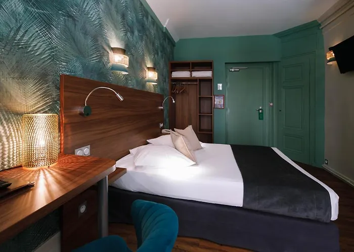 ホテル デュ ドファン 2*