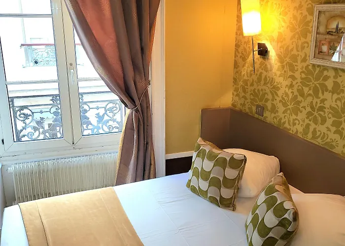 デュ ドファン 2* リヨン